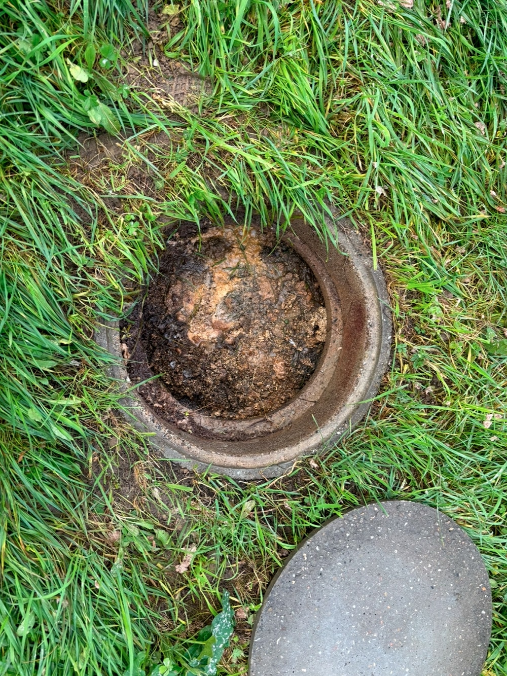 Ouverture du couvercle de la fosse | Vidange du Midi